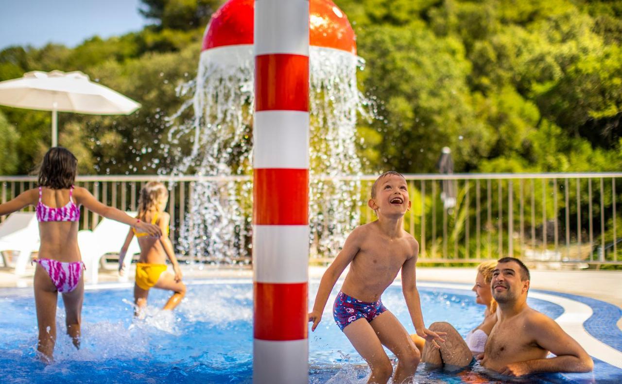 Aminess Vival Port9 Resort Medvinjak Экстерьер фото